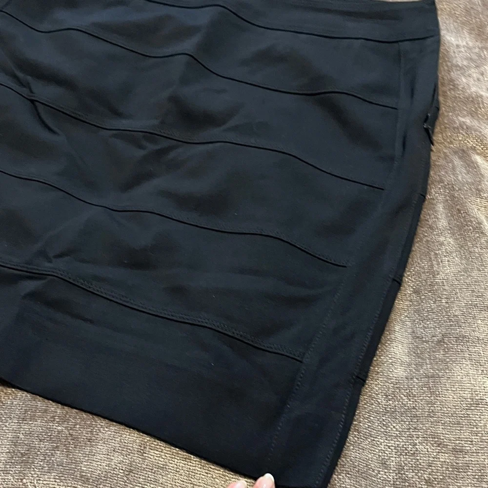 White House Black Market Elegant Black Women's Skirt - Size 4